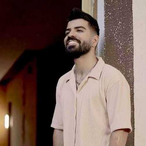 دانلود آهنگ چتریاش اومده رو صورتش وای یا حبیبی